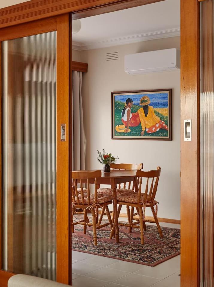 The Ruby Retro - Dreamy '70s Escape near Geelong CBD photo 3