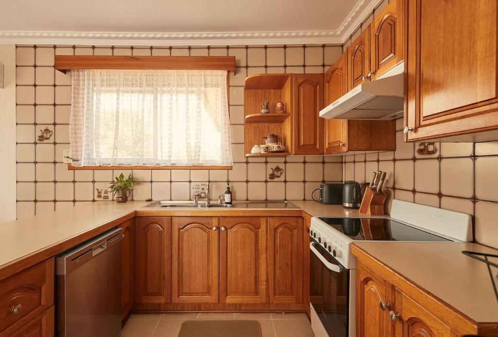 The Ruby Retro - Dreamy '70s Escape near Geelong CBD photo 4