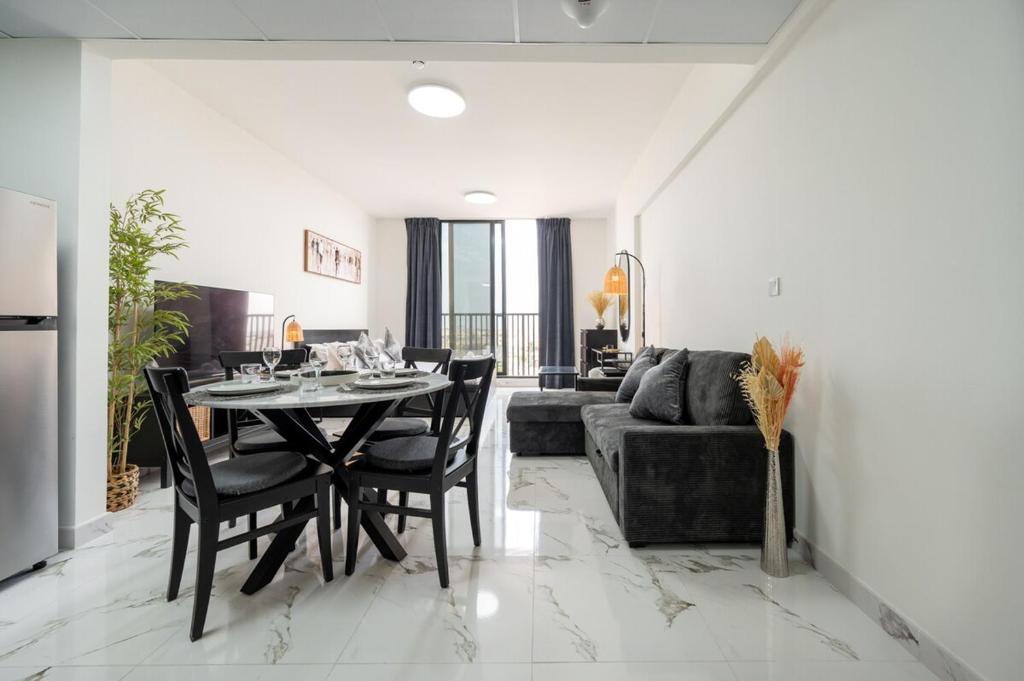 Brand New Studio With Canal View