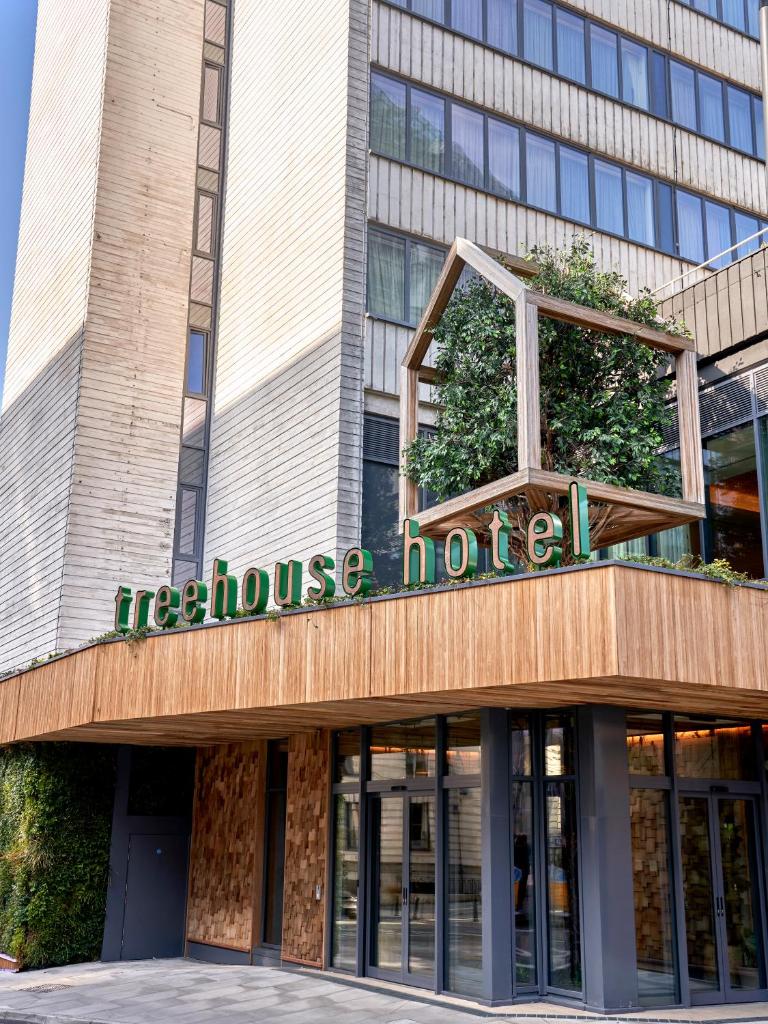 Treehouse Hotel Manchester - Tap to explore photos