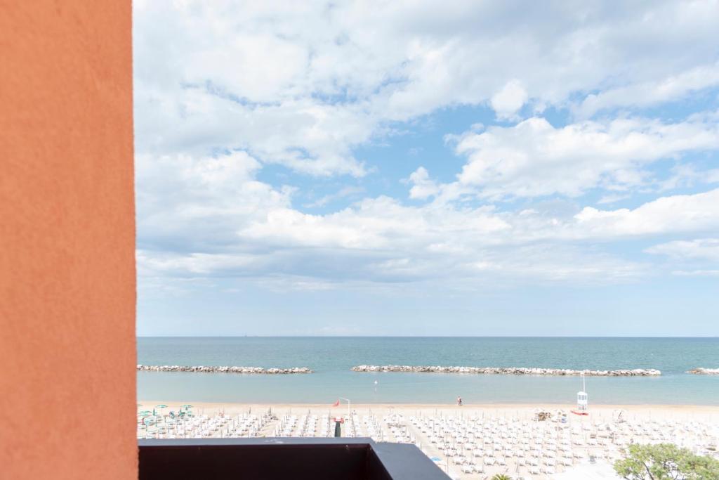 Hotel Giorgetti Orange - Tap to explore photos
