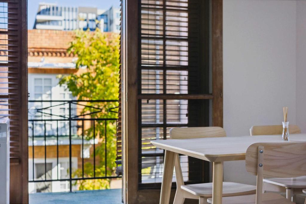 East Melbourne Apartment Walking Distance to MCG photo 2