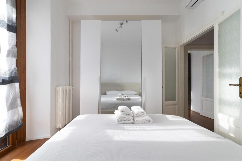 Moderno bilocale vicino Aeroporto Linate Self check-in 24h & WiFi veloce