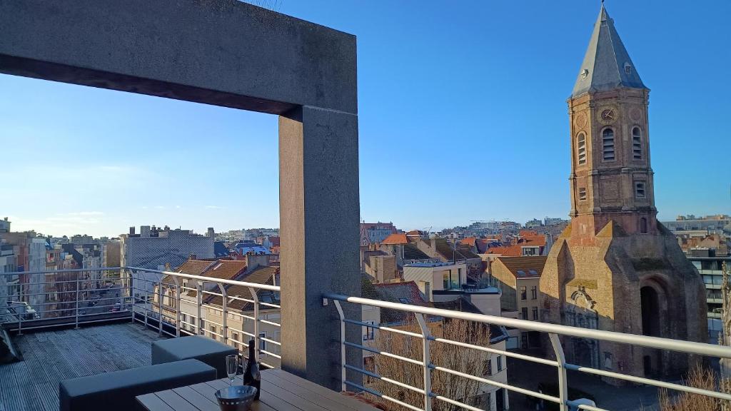 HUSWELL - Sunny terrace with harbour view - 5-min walk to station photo 2