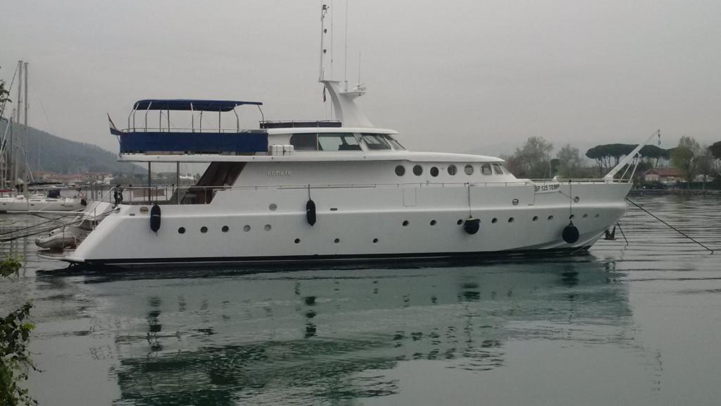Cohete Boat photo 2
