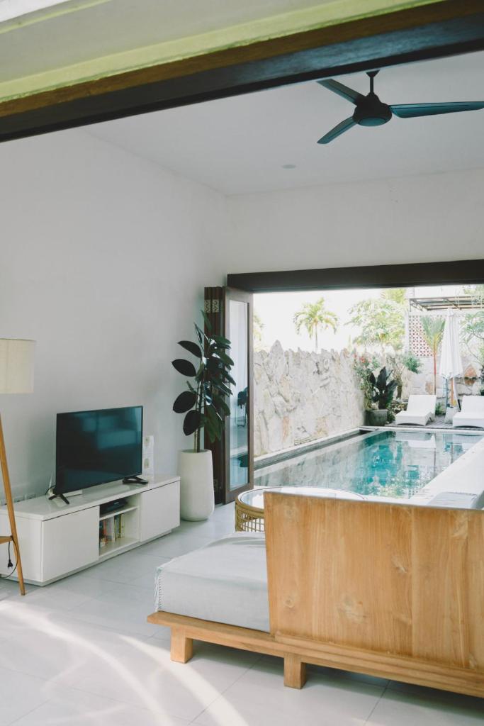 Three Palms Surf & Stay Medewi photo 4