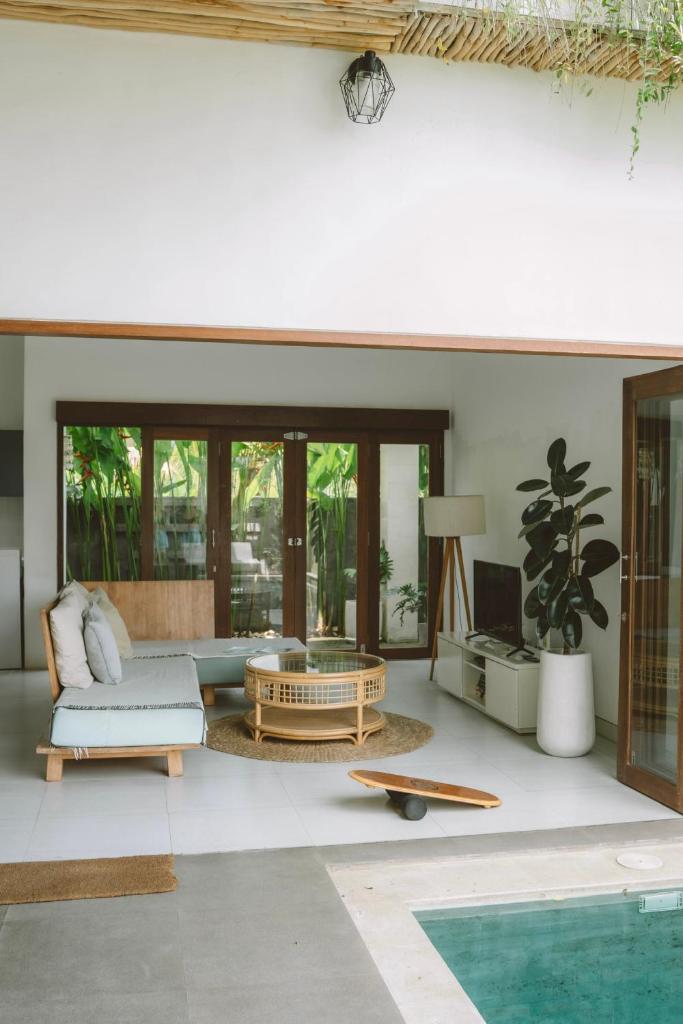 Three Palms Surf & Stay Medewi photo 2