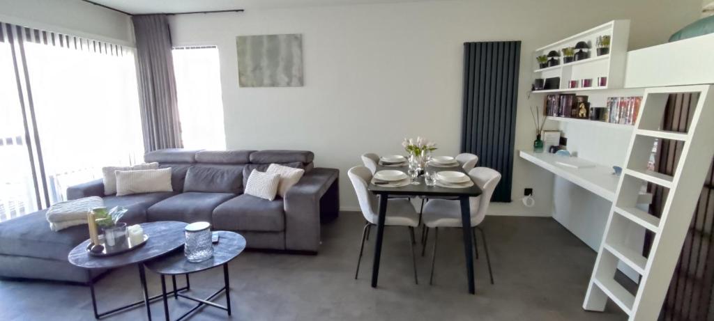 Apartment Sea heated Pool with Parking - Promenade Cannes Bredene photo 1