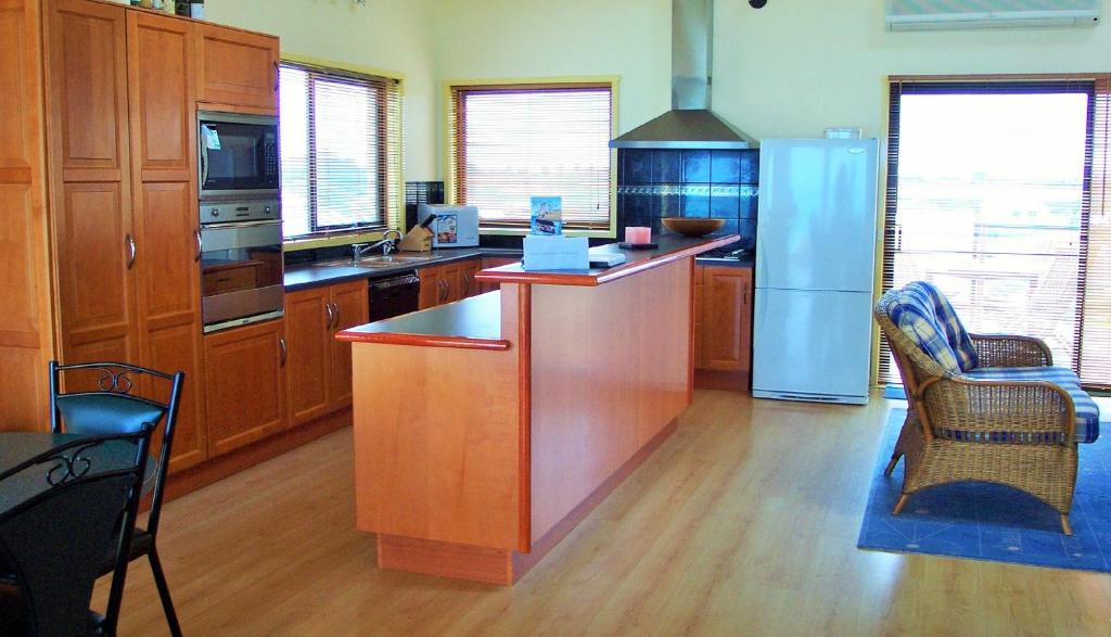 Boathouse Holiday House photo 3