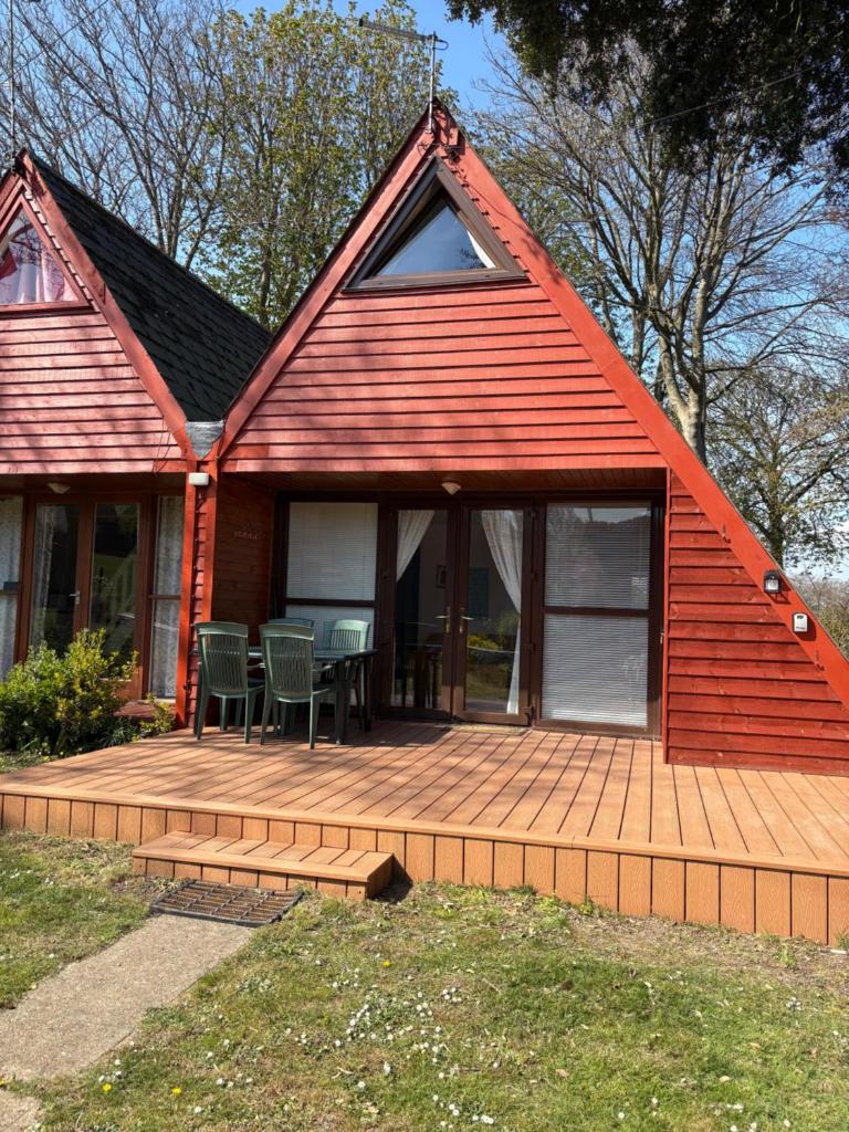 Kingsdown Chalet - Tap to explore photos