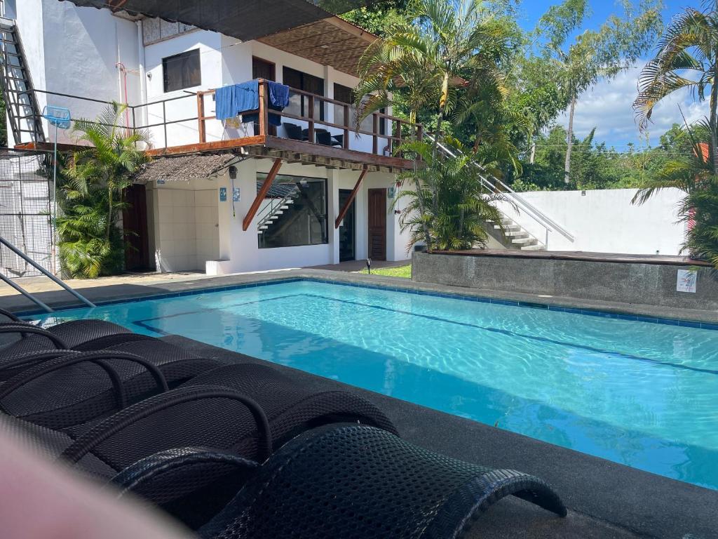 Parrot Resort Moalboal, Badian