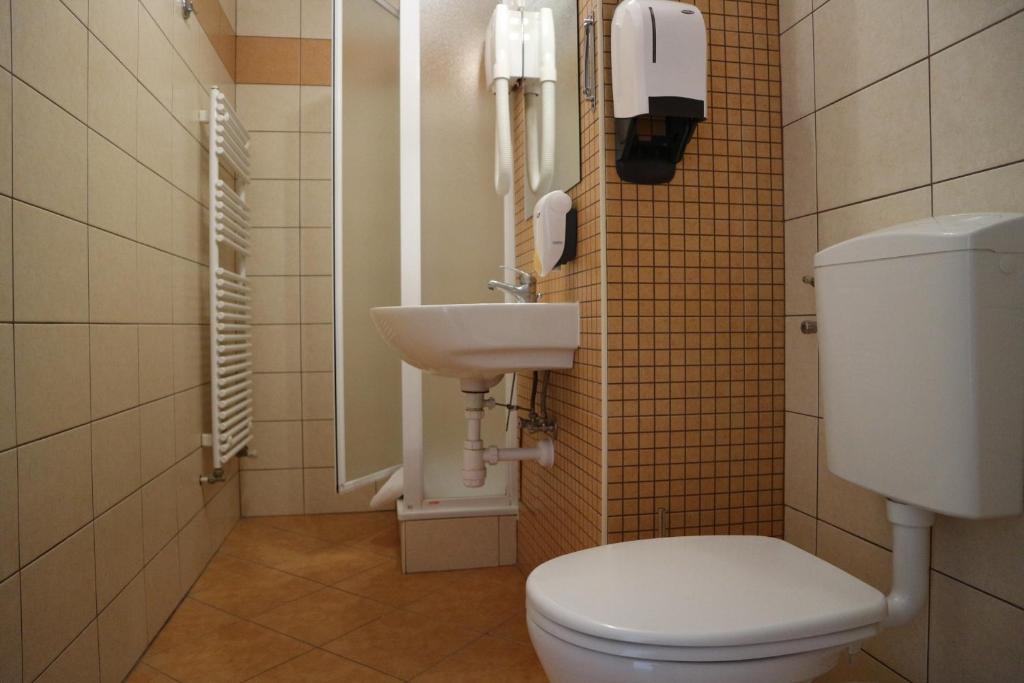 Четырехместный (Четырехместный номер «Комфорт»), Wellness Hotel-M