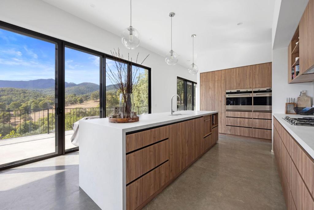 Tanderra 180 - Meaning "Resting Place" - Sleeps 12 photo 4