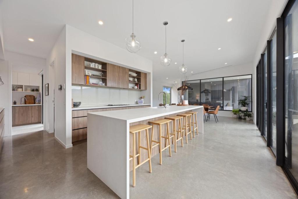 Tanderra 180 - Meaning "Resting Place" - Sleeps 12 photo 2