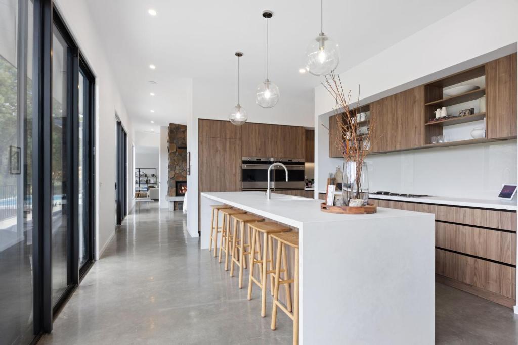 Tanderra 180 - Meaning "Resting Place" - Sleeps 12 photo 1