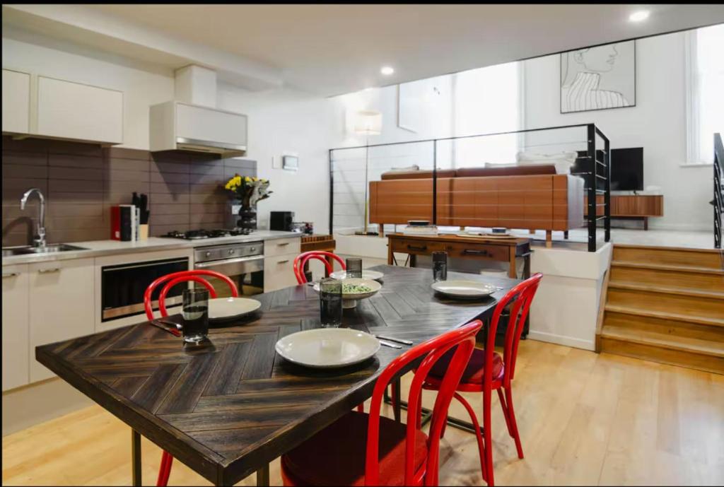 Gorgeous Loft in Heritage Bldg photo 2