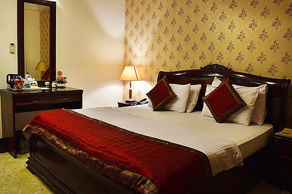 Двухместный (Emperor Room), Hotel Emperor Palms at Karol Bagh