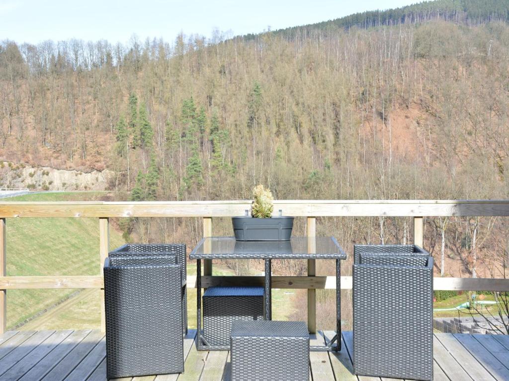 Lake-view apartment with sauna, hot tub photo 4