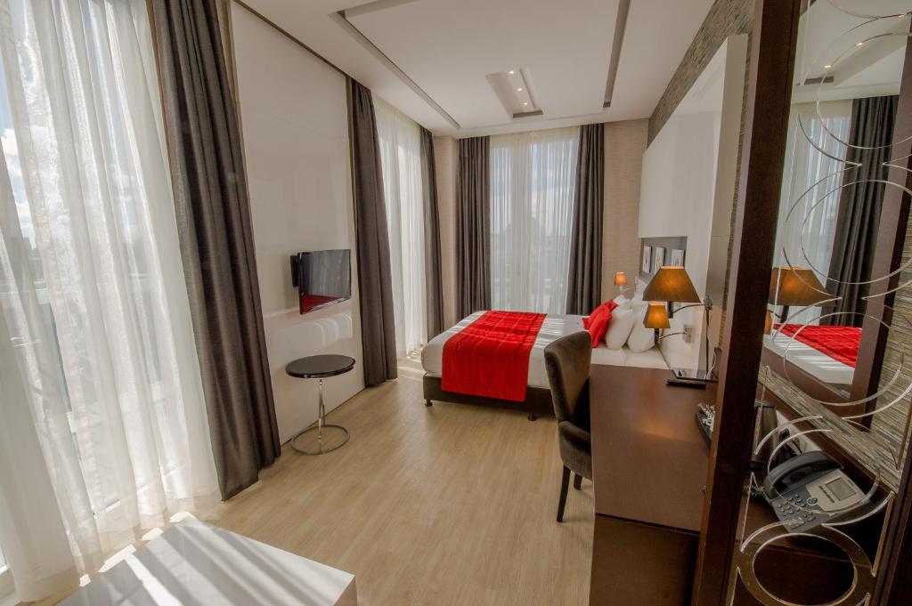 Сьюит (Просторный люкс в пентхаусе с террасой и видом на город), Grand Hotel Downtown