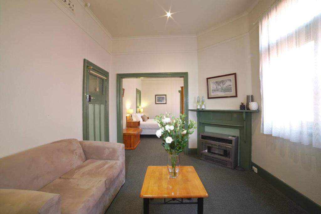 Large Studio Apartment With Spa Central Ballarat photo 3