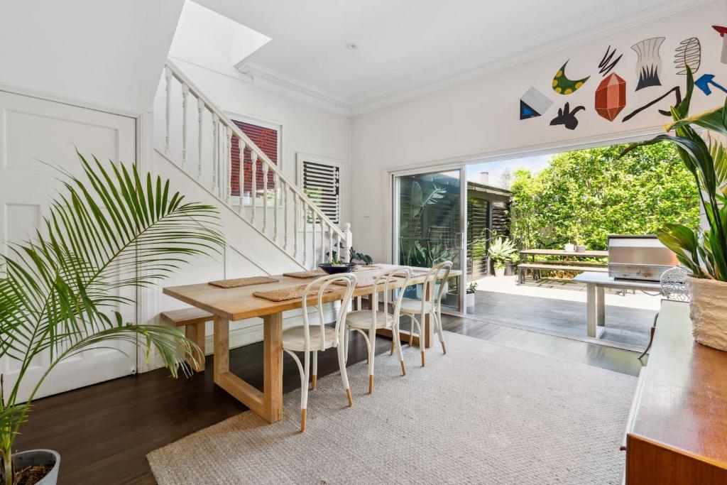 Schneiderhaus - Bold & Bright by Centennial Park
