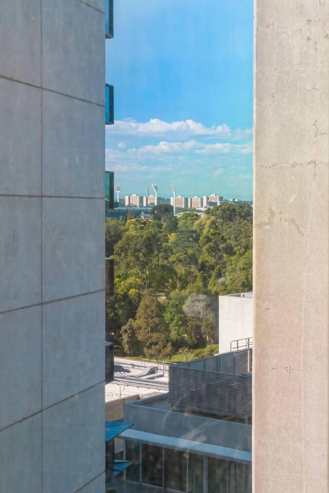 Sol Dorcas - Sunny CBD Stay by Botanic Gardens photo 4