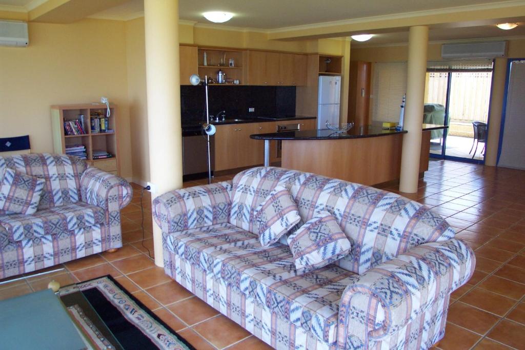 Horizons Beachfront Apartment photo 1
