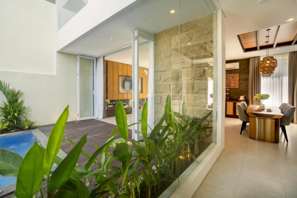 Nusa Dua Bayview - Tap to explore photos