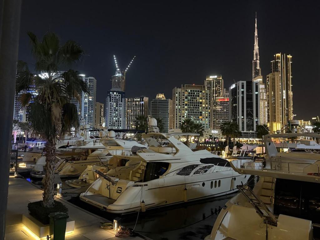 Elegant & luxury 2BR apartment Burj and canal view photo 1