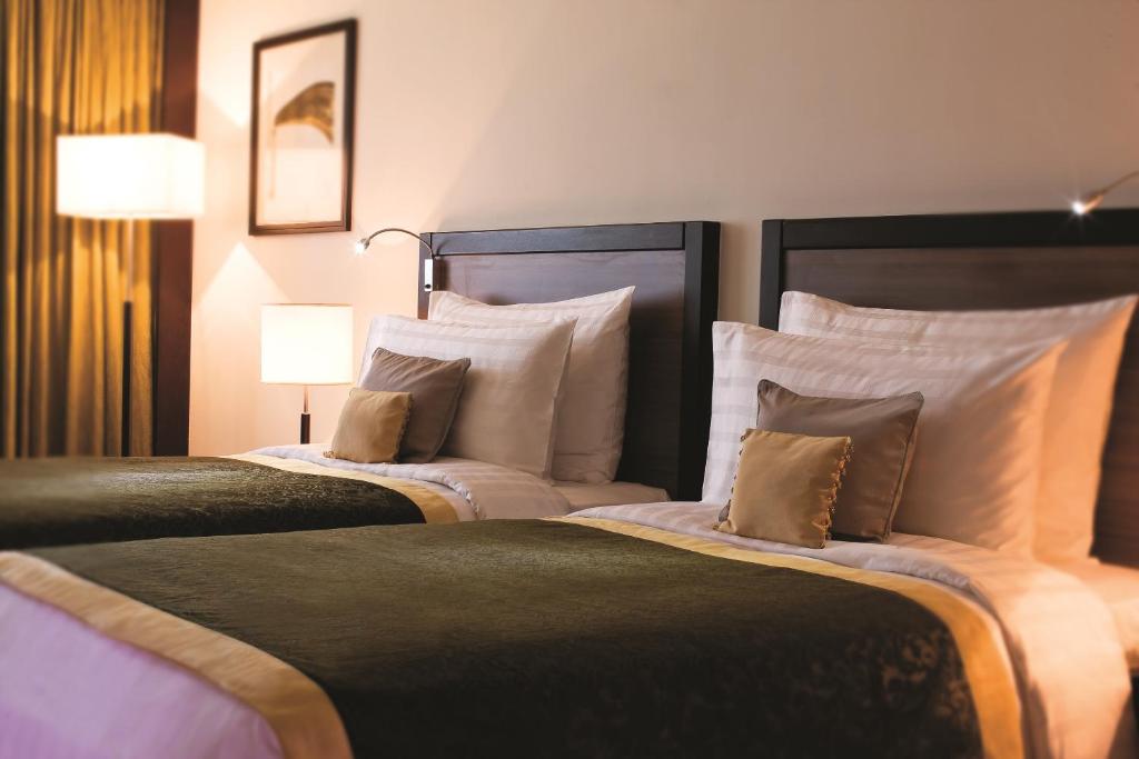 Двухместный (Улучшенный номер AVANI), Отель AVANI Deira Dubai Hotel
