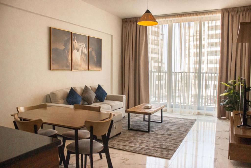 Hala Holiday Homes- Marina Residence, Al Hamra Village