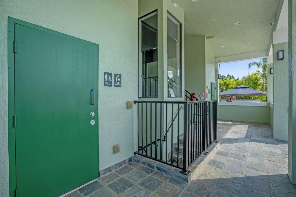 Sunny Stay in FL - 4-Bedroom Townhome by Disney! - Tap to explore photos
