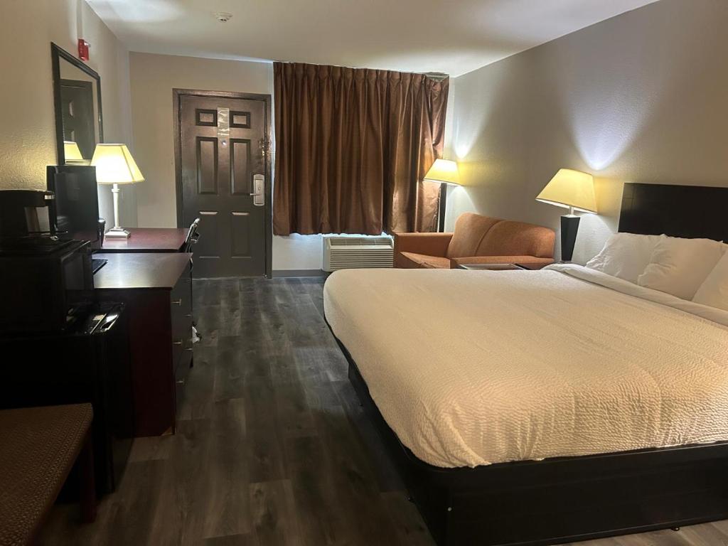Days Inn by Wyndham Natchitoches - Tap to explore photos