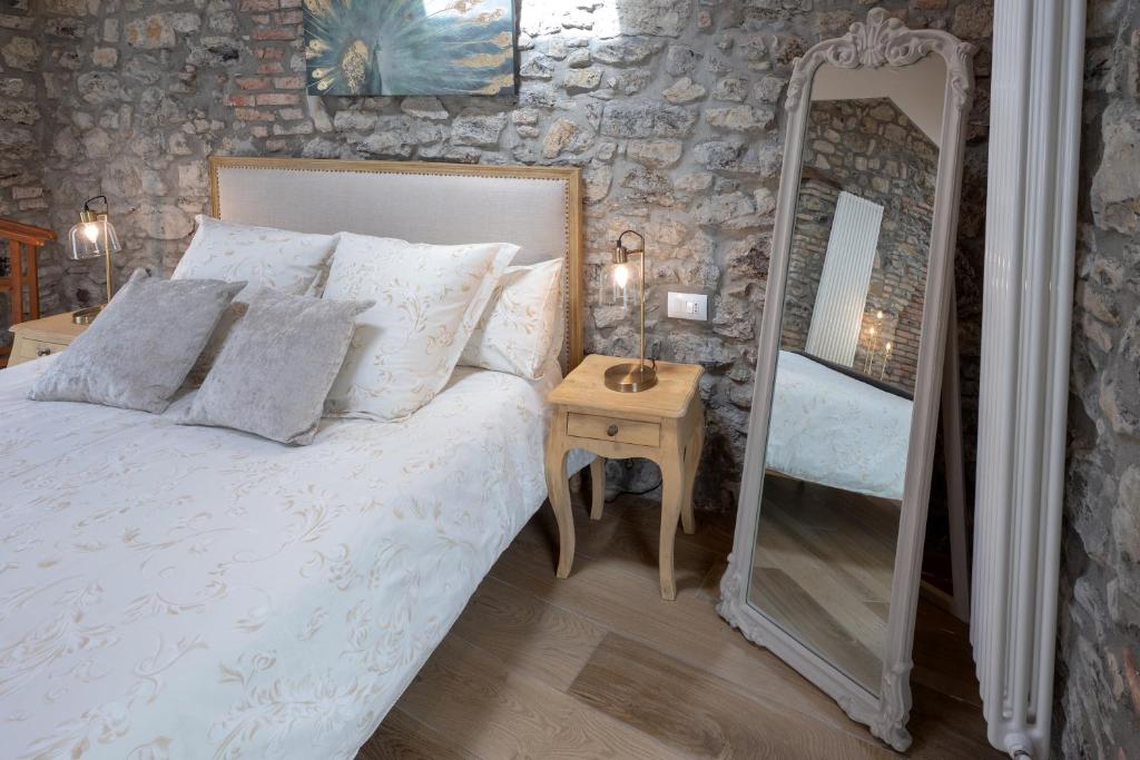 Lora luxury villa , with lake view, air conditioner every room - Tap to explore photos