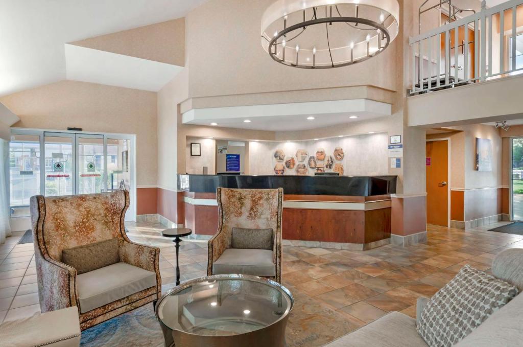 Best Western Lexington Inn - Tap to explore photos