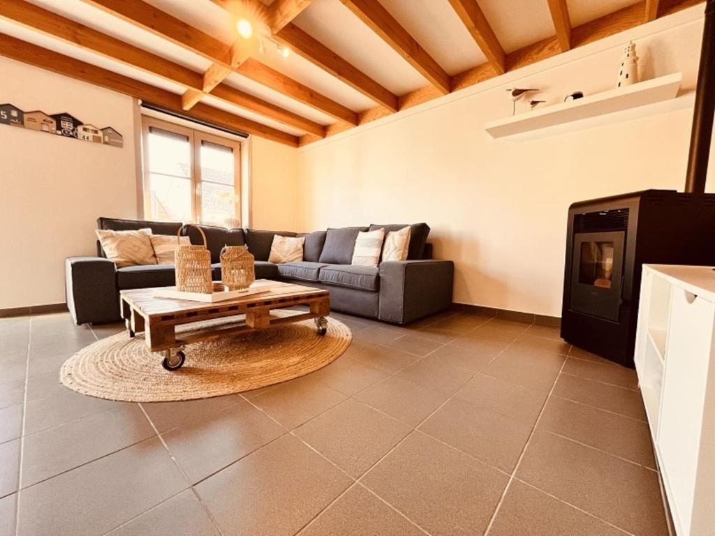 Modern 3-Bedroom Holiday Home Near Beach photo 1