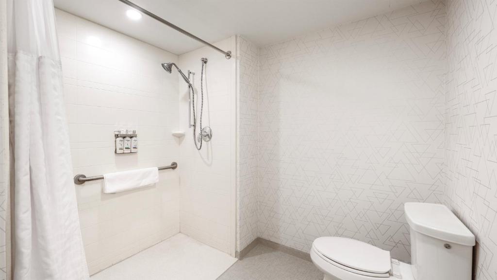 Holiday Inn Express Hotel & Suites Waterloo - St Jacobs, an IHG Hotel - Tap to explore photos