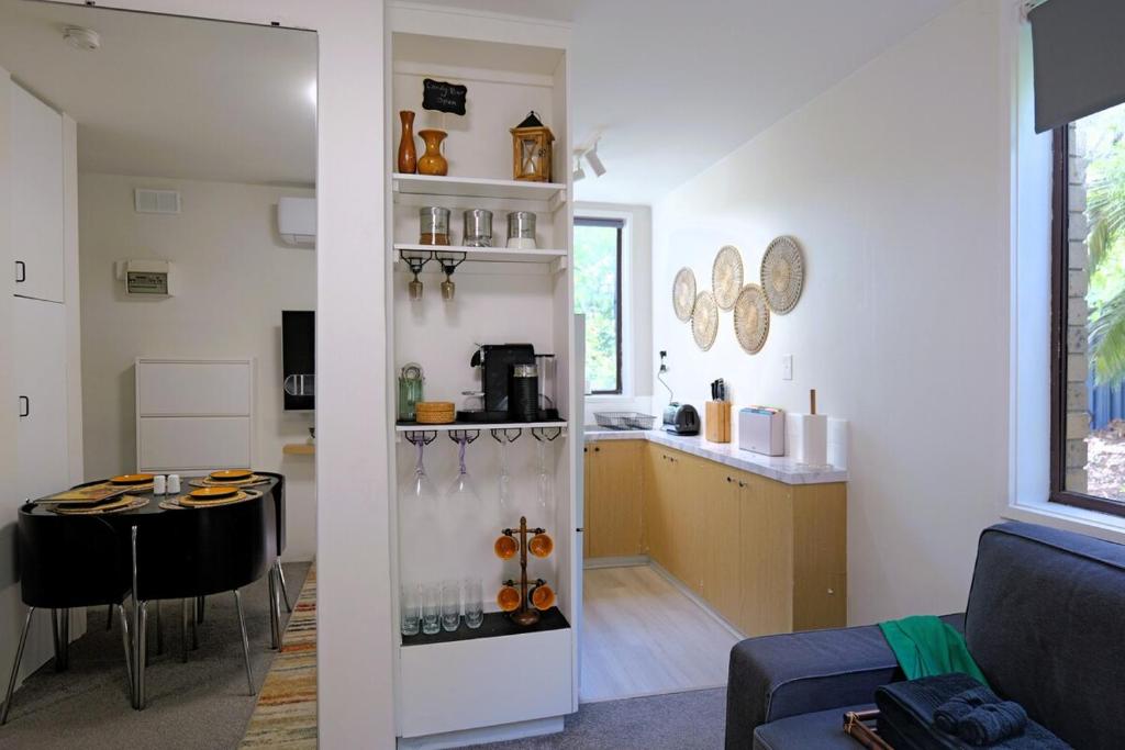 Cozy Hommee Stay Near CBD & Airport - Free Parking & Self Check-In photo 2