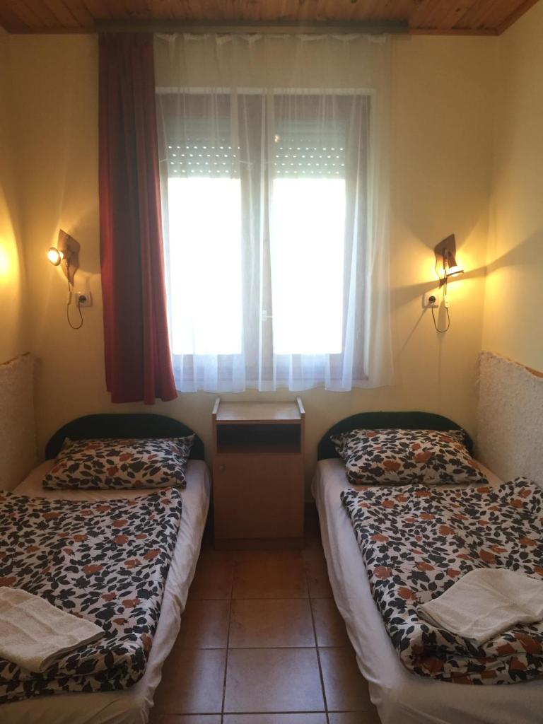 Апартаменты (Апартаменты с 2 спальнями и балконом), Pinczés Ház