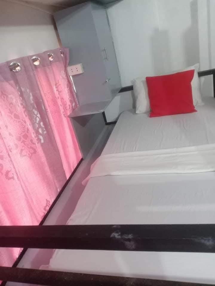 Sean Lojed Hostel