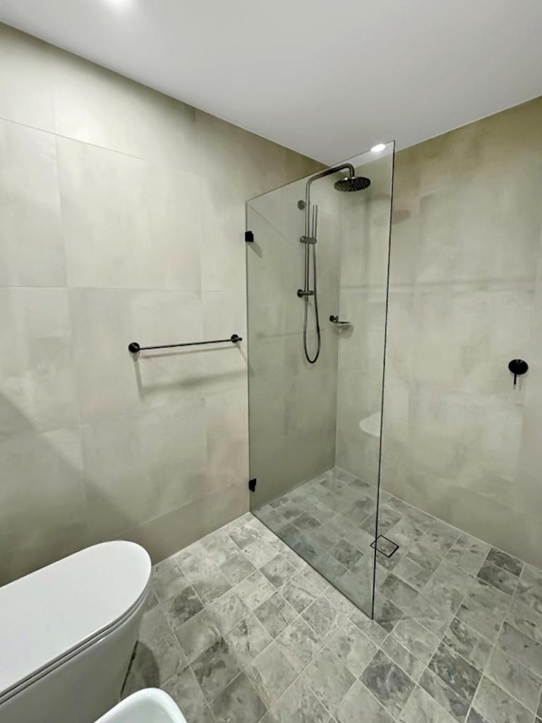Contemporary 2BR with Balcony & Parking near Airport photo 1