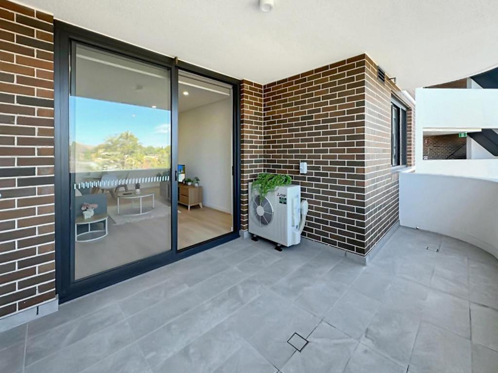 Contemporary 2BR with Balcony & Parking near Airport photo 4