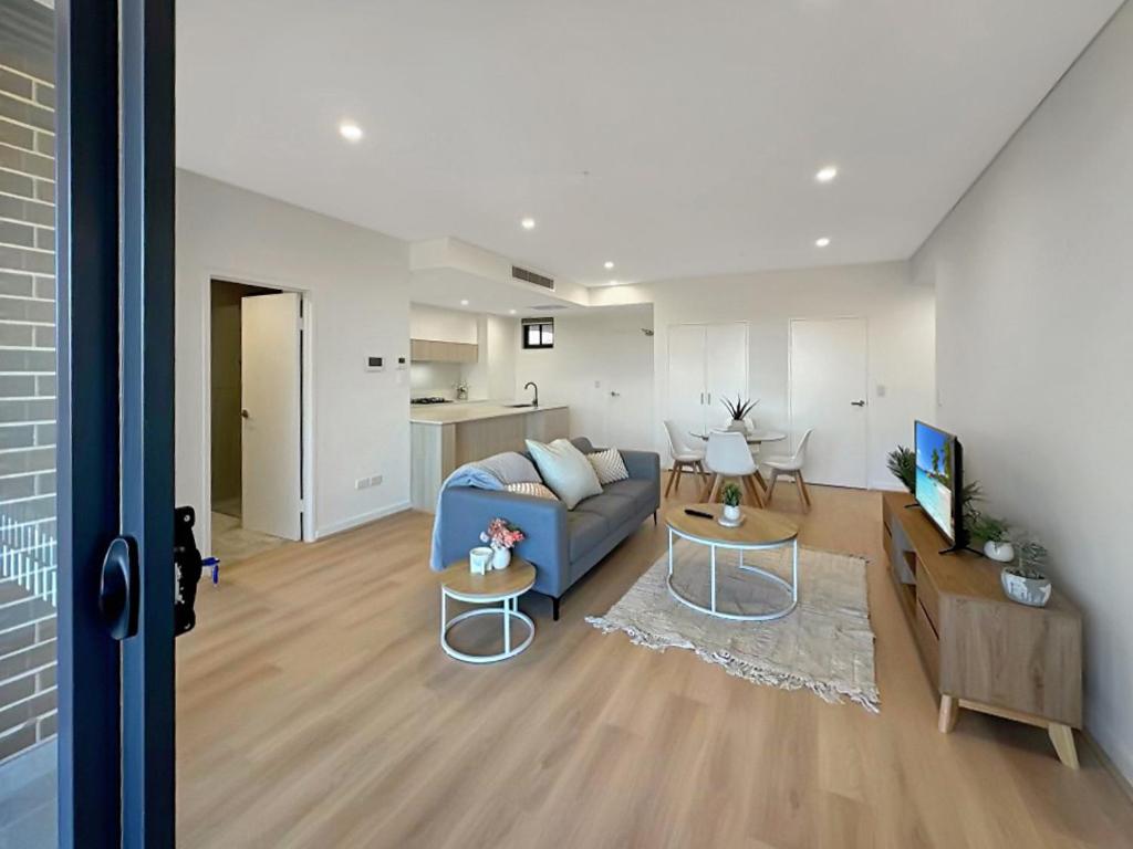 Contemporary 2BR with Balcony & Parking near Airport