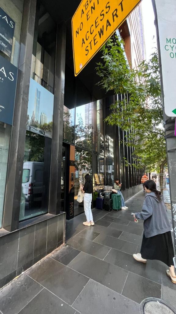 level 38 Apartment In the heart of Melbourne CBD photo 1