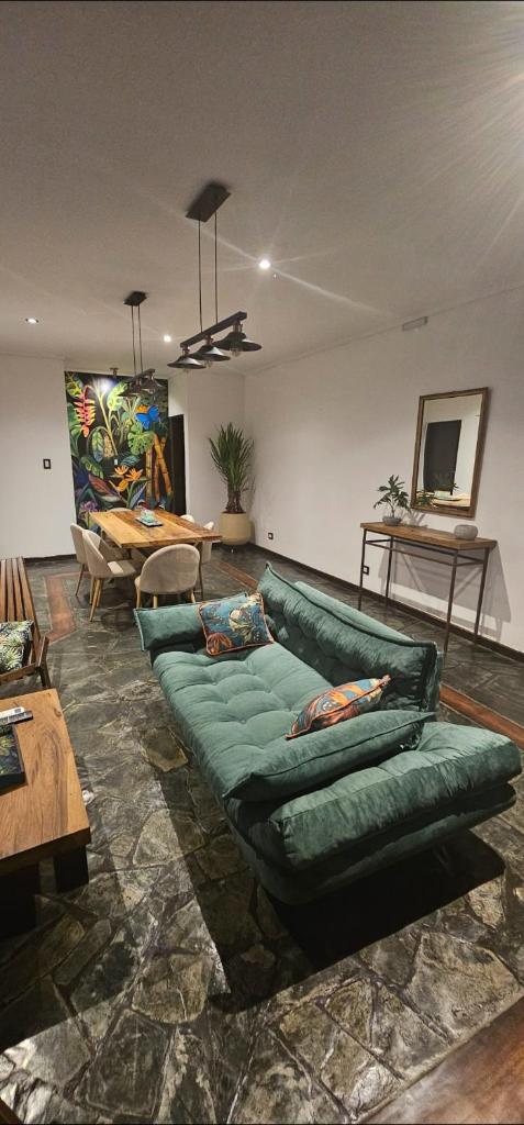 Casa amplia en Costanera