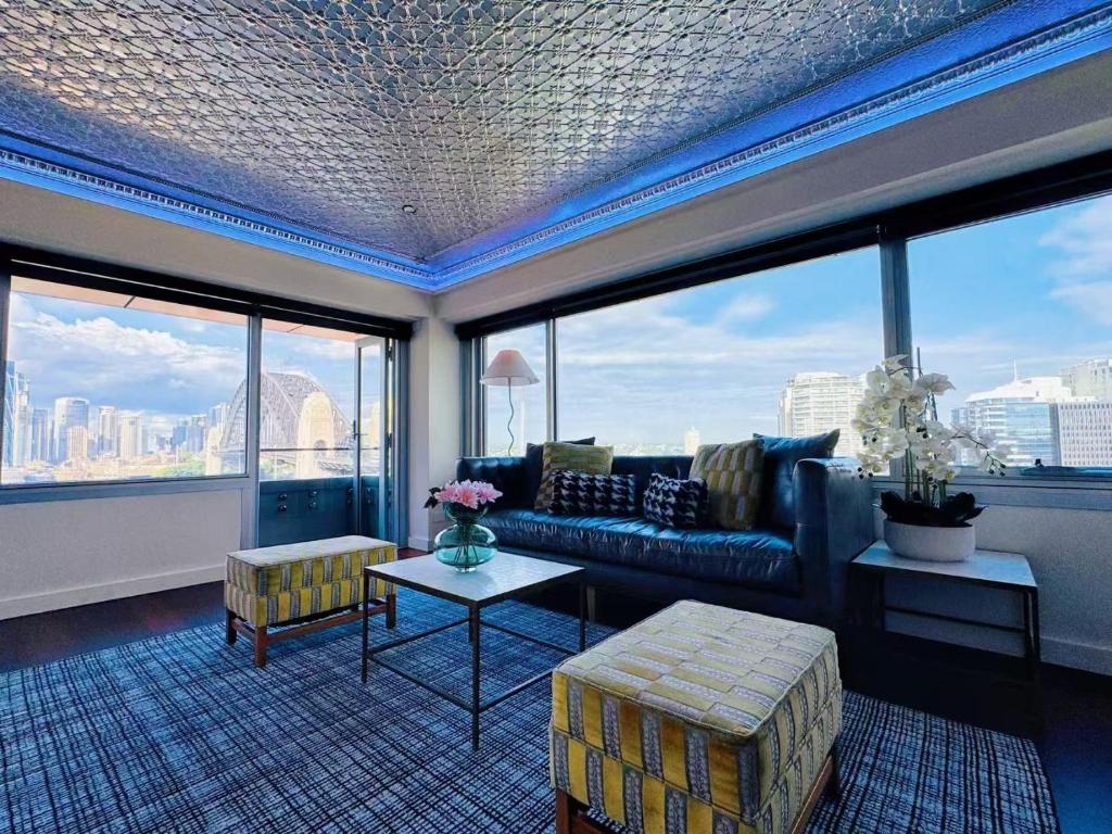 Sydney Harbour and CBD View Penthouse with Free Parking photo 2