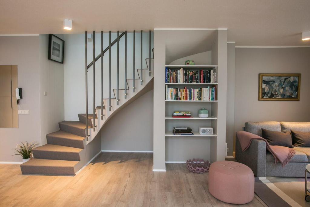 Penthouse Downtown with Free Parking photo 2