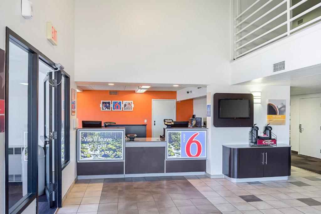 Motel 6-Spokane, WA - East photo 2