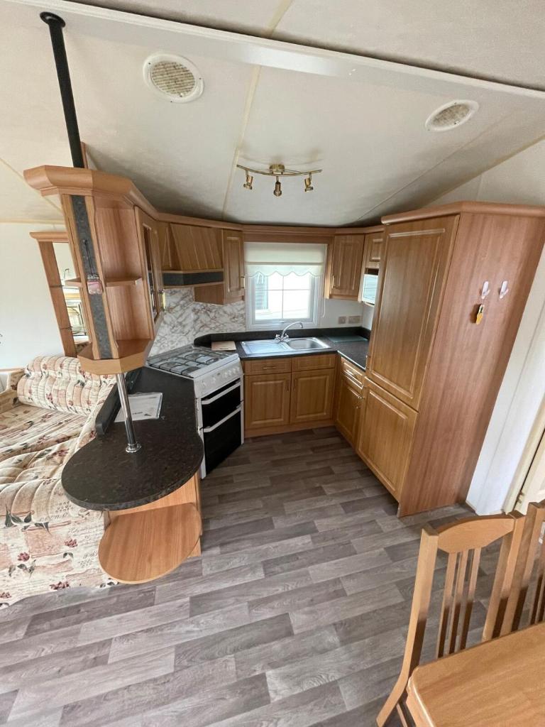 Willerby Granada 2-Bedroom Located in Uddingston, Glasgow at Maryville Caravan Site - Tap to explore photos