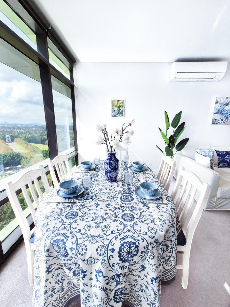 Hamptons Style 2BR & kid room w view in Olympic Park photo 4